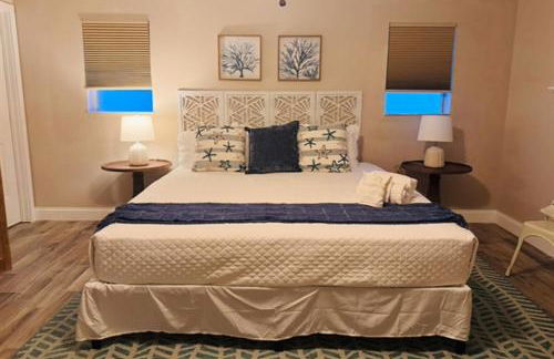 Gorgeous vacation home on the water with heated pool and sand! - Foto 21