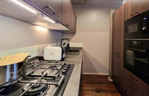 Luxury in the Center by Host Hero - Foto 19