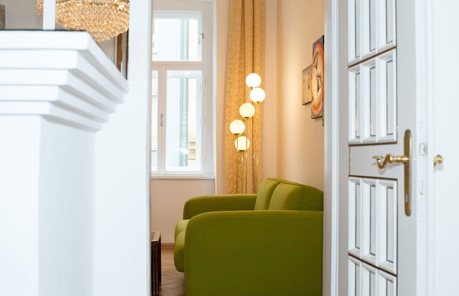 Marthas Veranda Apartment - Photo 3