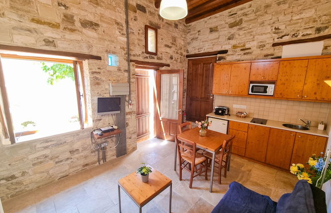 Skarinou's Landhouse Poolside Apartment - Foto 5