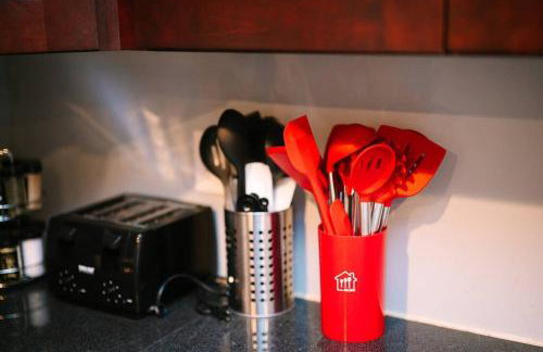 High-Speed Internet - Parking - Washer & Dryer - Foto 19