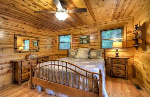 A Little Bit of Heaven Swim in the creek soak in the hot tub and relax in comfort - Foto 23