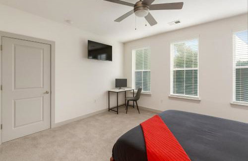 Elegant 2BR with Resort Pool and Lounge Areas 2 - Photo 10