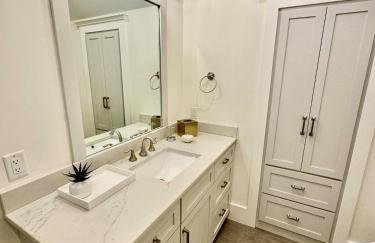 Wharf Street Coastal Escape - 3BR Old Town Luxury - Photo 10