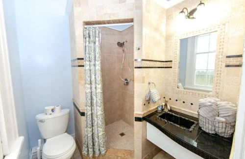 Governors Mansion 5 bedroom-3 bath - Photo 26