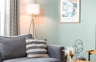 Large 5Bed Town House-Sleeps 9-By FabAccommodation - Foto 16