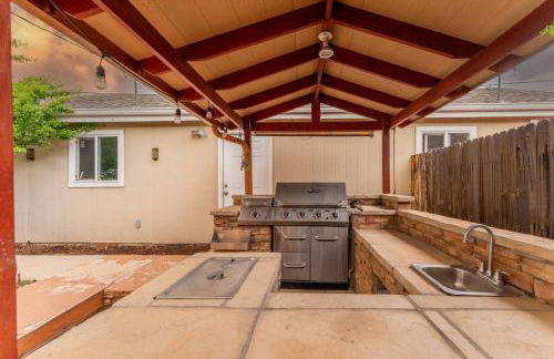 Movie Theatre Hot Tub Outdoor Grill - Foto 32