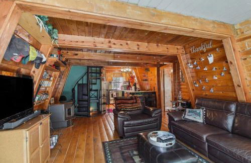 Near Trails Forest Lake Retreat with Backyard Oasis - Foto 5