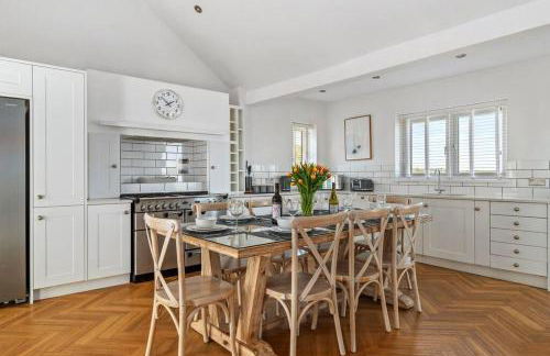 Luxury House, SeaViews, En-Suites & Private Pool - Photo 14