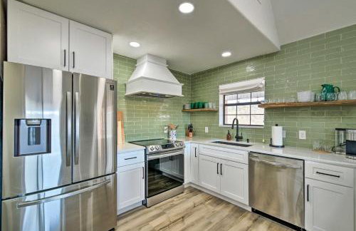 Spacious Family Home on the Water and Boat Dock - Foto 9