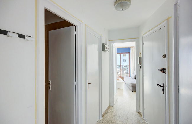 Apartment in Roses on the Beachfront - Photo 12