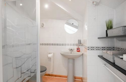 The Bungalow - Photo 19