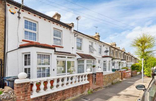 4BR North London I WiFi, Garden, Near Shops - Foto 70