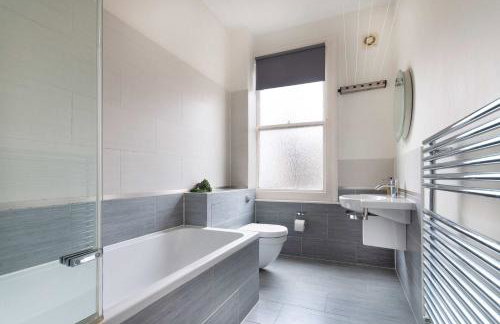 1 bed Clapham Junction apartment - Foto 8