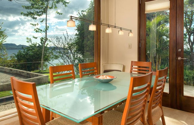 Exquisite Hilltop Villa with Luxurious Modern Design, Sweeping Ocean Views & Sparkling Infinity Pool - Foto 31