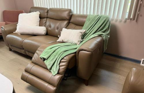 Delightful 3 Bd Home with King size bed, hot tub, playground! - Foto 4