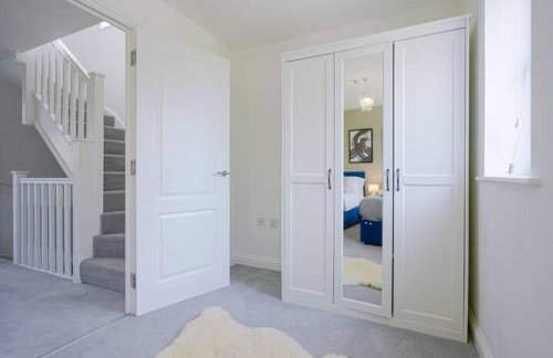 Wavendon House • Sleeps 6 • Driveway Parking • Garden • Fast Wifi • Smart TV • Yoko Property - Photo 8