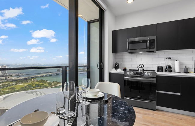 Incredible Downtown Miami City View - Photo 8