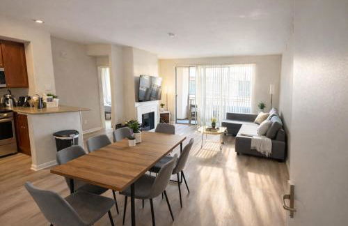 Sunny Marina Del Rey Apartment- Hot Tub, Game Room, BBQ, Projector - Photo 12