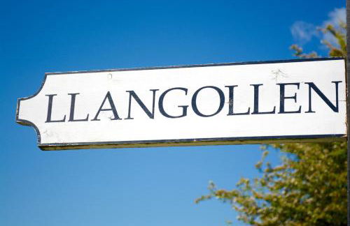 Llangollen High Street 4 bedrooms Sleeps 12 - Photo 17