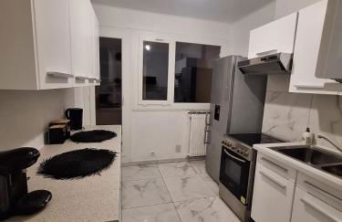 Large 3 bedroom cozy apartment - Foto 8