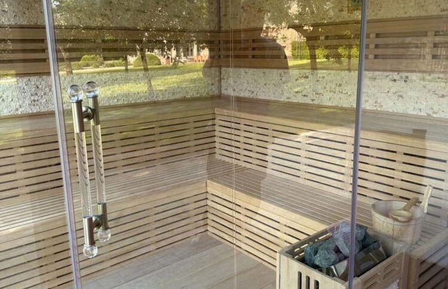 Magnificent Luxury Chateau in Vast Garden with Sauna & Hot Tubs - Photo 40