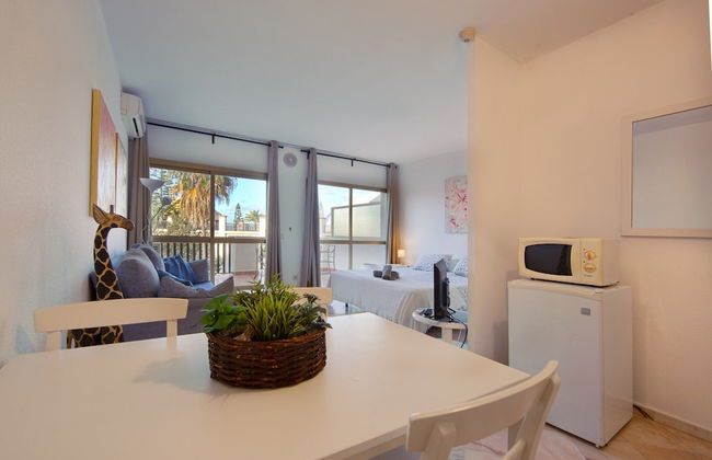 Studio in Marbella With Beachfront Pool - Photo 8