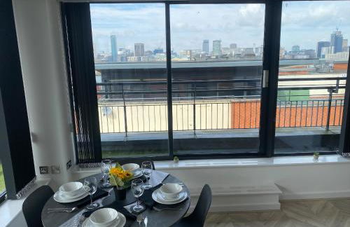 Penthouse - Amazing City Skyline Views - Free Parking - Balcony - Utilita Arena - New St Station - Bullring Shopping - Foto 19