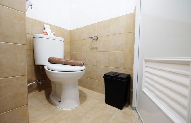 Clean And Tidy Green Pramuka Apartement - Foto 21