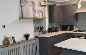 Brackenfield House in Great Barr, Birmingham near the Alexander Stadium and near the M6, with free WiFi, free parking and easy access to Walsall, West Bromwich, Aston Villa Football Ground, Star City and Birmingham City Centre - Foto 15