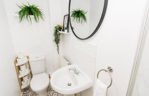 Workers Families Pet Friendly 7Bed 2Bath and WC Free Parking Garden 14PPL - Photo 34