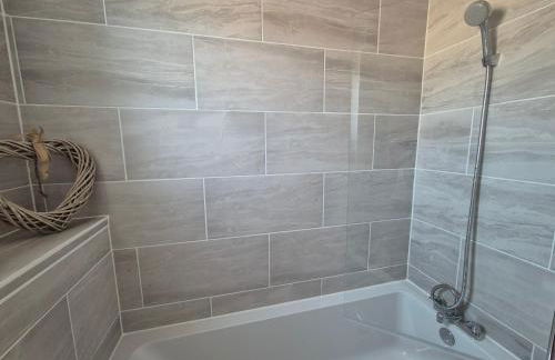 2 Bed Maisonette with Sofa Bed - Ideal for Groups #26C - Foto 77