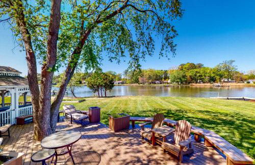 Deck and Private Dock! Winchester Creek Estate - Foto 33