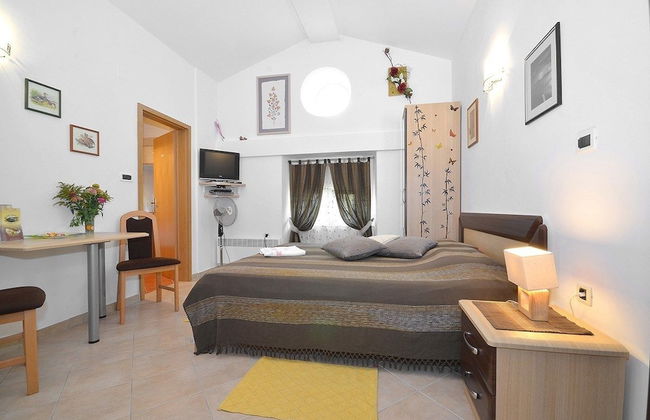 Bella Vista Apartments - Photo 12