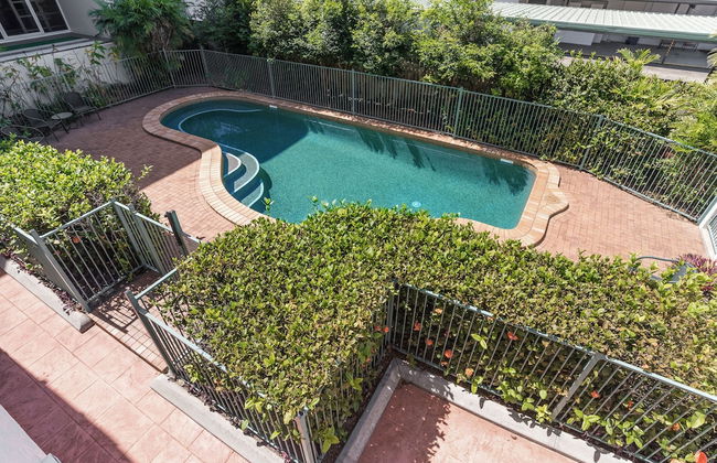 Mid City Luxury Suites - Photo 28