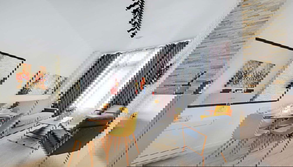 Intimate Flat w/ A/C & Jacuzzi - 2br/6p Montmartre - Foto 1, Imagen principal