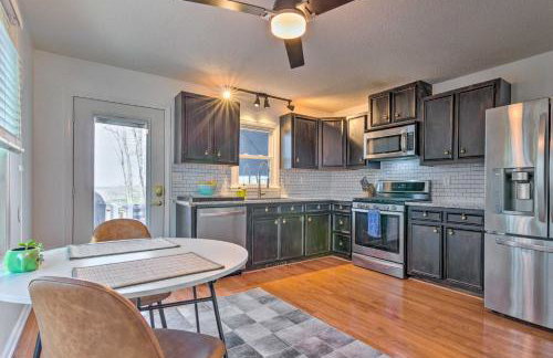 Blue Ridge Retreat with Mountain Views and Deck - Foto 2