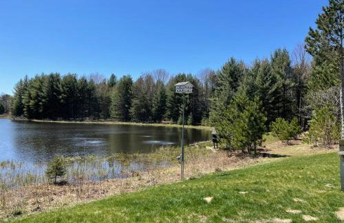 Woodsy and Private- Dream House on a 7 Acre Pond - Foto 8