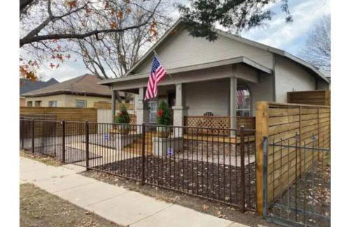 StockYards!-1 block away ! Cowboy Cottage sleeps 9 - Foto 35