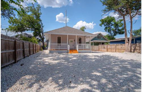 3BR3BA Urban Escape Just Minutes From Downtown - Foto 53