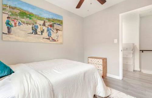 Stylish 3BR Townhouse with Backyard,and Easy Parking - Photo 48