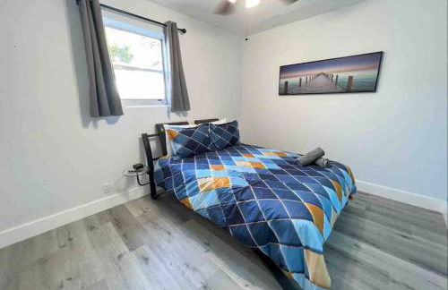 Royal Luxe Pool Home near Ft Laud airport and each - Photo 33