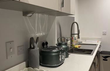 The Crimsons, with free parking, Harlow - Foto 18