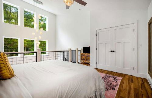 Unique Barbie-Themed Pink Cabin in Black Mountain, North Carolina - Foto 16