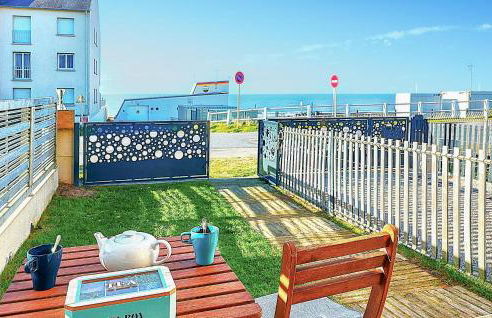 2 Bedroom Cozy Home In Jullouville - Foto 1