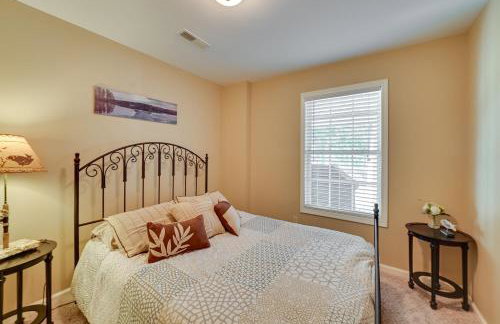 Lakefront Gilbertville Haven with Private Boat Dock! - Foto 16