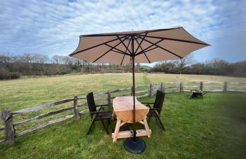 Whittlewood Shepherd's Hut in Silverstone, Cosy, Rural, Views - Photo 23