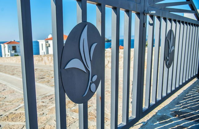 Eleia Seafront Rooms & Villas - Photo 2