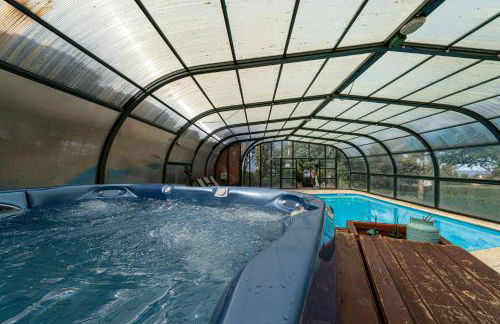 Villa con Jacuzzi exterior y Piscina cubiertos - Foto 74