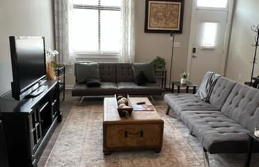 Uptown Townhouse Studio Apartment -WiFi-10 min walk to Spectrum Center - Foto 4